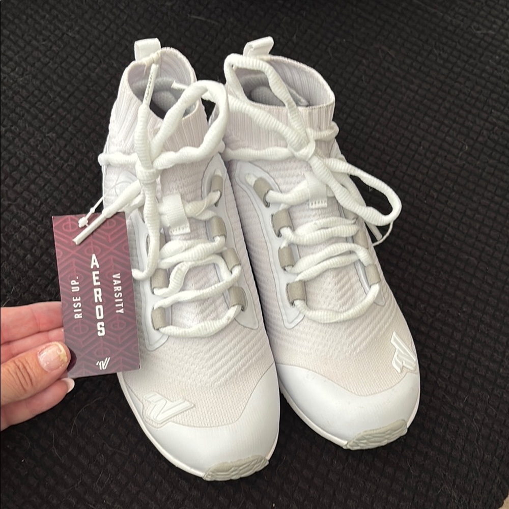 NEW Varsity Aeros Cheer shoes sz 5.5